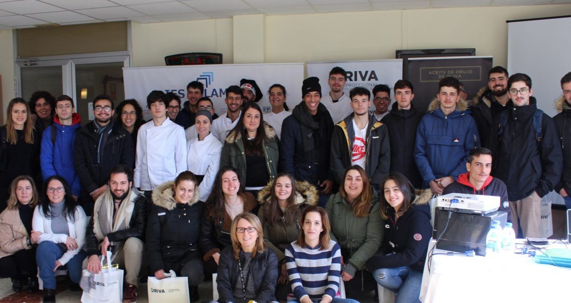 Alumnos IES Vilamarin de Ourense en masterclass de ORIVA sobre fritura con Aceite de Orujo de Oliva